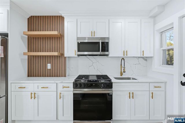 98 Baker Street, Dover Town, NJ 07801