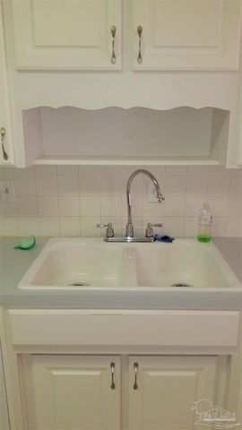 4170 Capri Dr, Pensacola, FL 32504