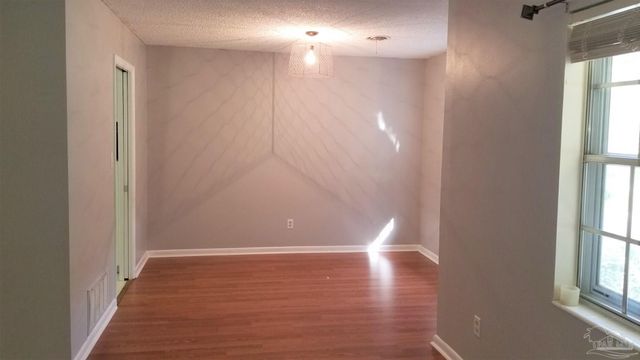 4170 Capri Dr, Pensacola, FL 32504