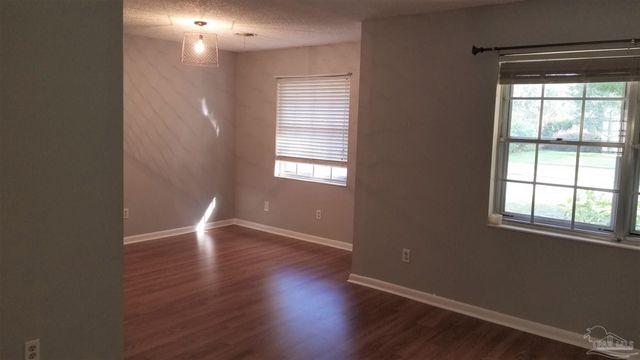 4170 Capri Dr, Pensacola, FL 32504