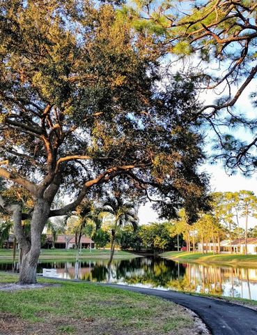 442 Pine Glen Ln D-2, Green Acres, FL 33463