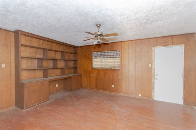 1037 Comal St, Corpus Christi, TX 78407