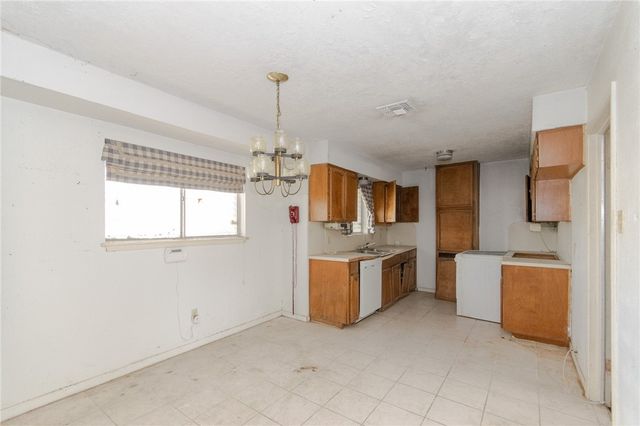 1037 Comal St, Corpus Christi, TX 78407