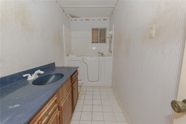 1037 Comal St, Corpus Christi, TX 78407