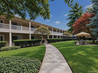 475 S Adams Road 10, Birmingham, MI 48009