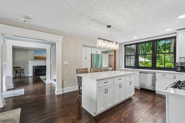 63 Ravine Ave, Caldwell Boro Twp., NJ 07006