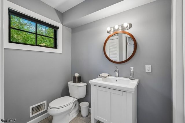 63 Ravine Ave, Caldwell Boro Twp., NJ 07006