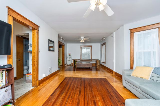 44 Fairmont Avenue, Amsterdam, NY 12010