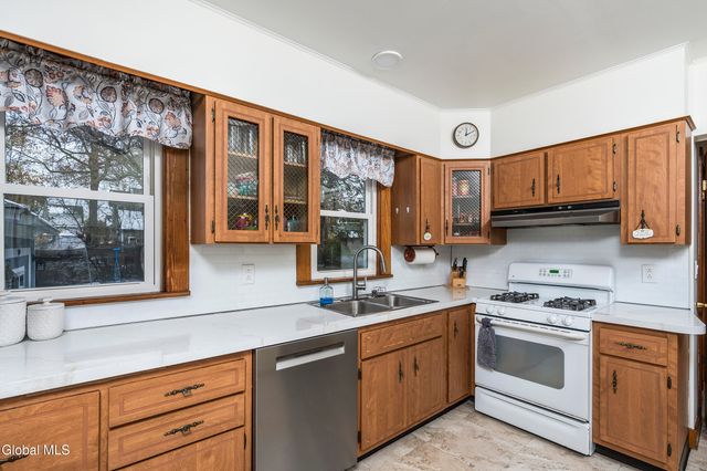 44 Fairmont Avenue, Amsterdam, NY 12010