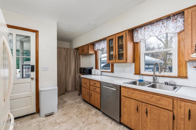 44 Fairmont Avenue, Amsterdam, NY 12010