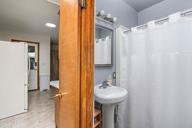 44 Fairmont Avenue, Amsterdam, NY 12010