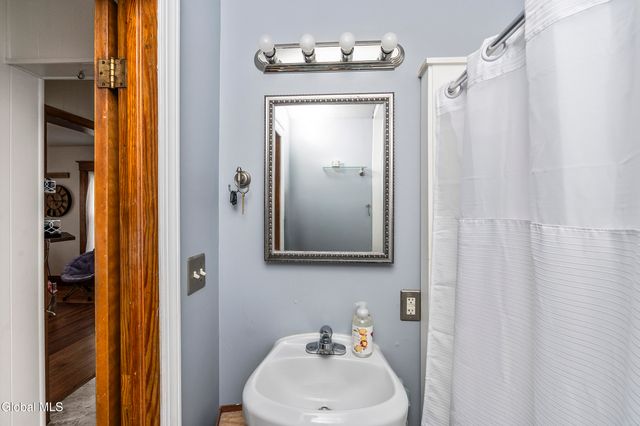 44 Fairmont Avenue, Amsterdam, NY 12010