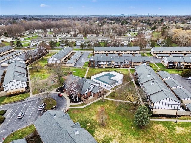 153 New Wickham Drive, Penfield, NY 14526