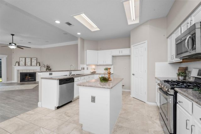 2909 Veva Drive, Pearland, TX 77584