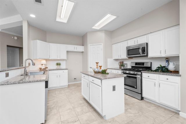 2909 Veva Drive, Pearland, TX 77584