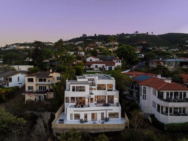 7784 Lookout Drive, La Jolla, CA 92037