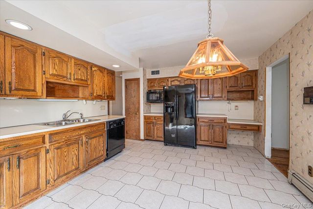 22 Oak Lane, Blue Point, NY 11715