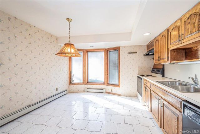 22 Oak Lane, Blue Point, NY 11715