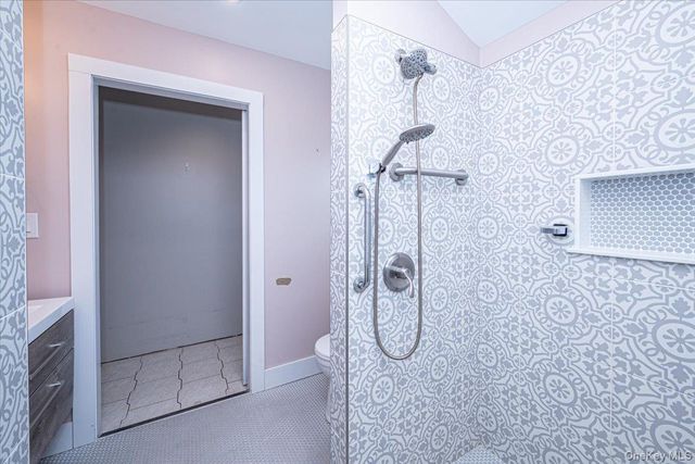 22 Oak Lane, Blue Point, NY 11715