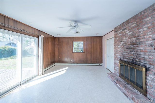 22 Oak Lane, Blue Point, NY 11715