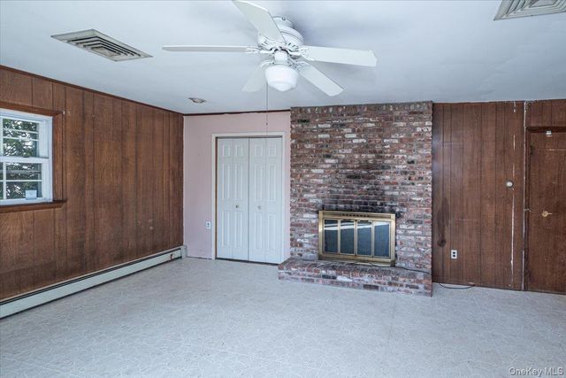 22 Oak Lane, Blue Point, NY 11715