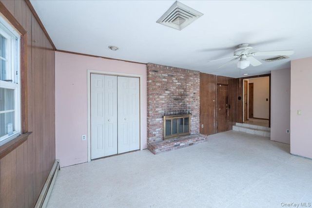 22 Oak Lane, Blue Point, NY 11715