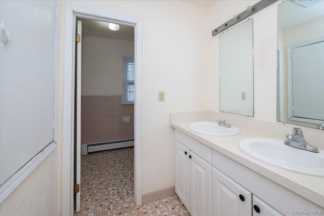 22 Oak Lane, Blue Point, NY 11715