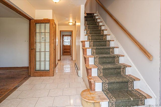 22 Oak Lane, Blue Point, NY 11715