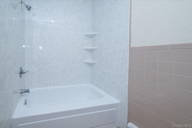 22 Oak Lane, Blue Point, NY 11715