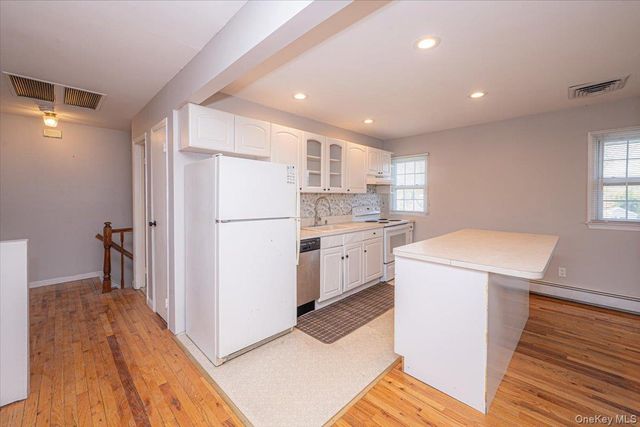 22 Oak Lane, Blue Point, NY 11715