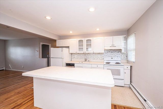 22 Oak Lane, Blue Point, NY 11715