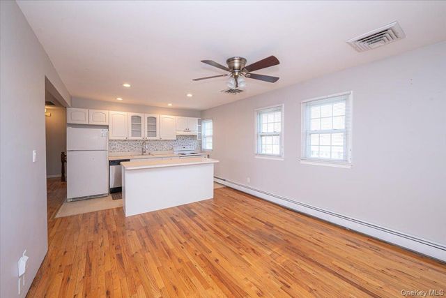 22 Oak Lane, Blue Point, NY 11715