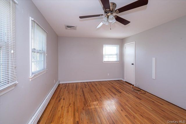 22 Oak Lane, Blue Point, NY 11715