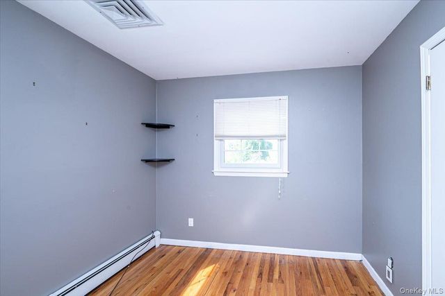 22 Oak Lane, Blue Point, NY 11715