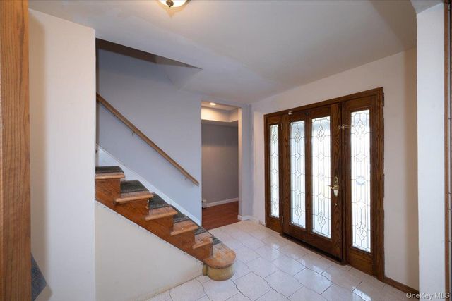 22 Oak Lane, Blue Point, NY 11715