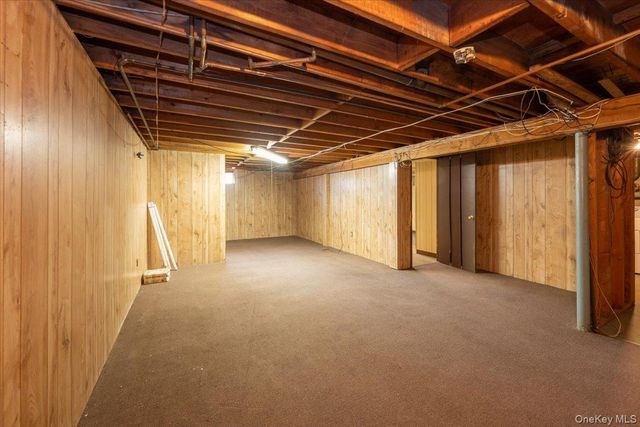 22 Oak Lane, Blue Point, NY 11715