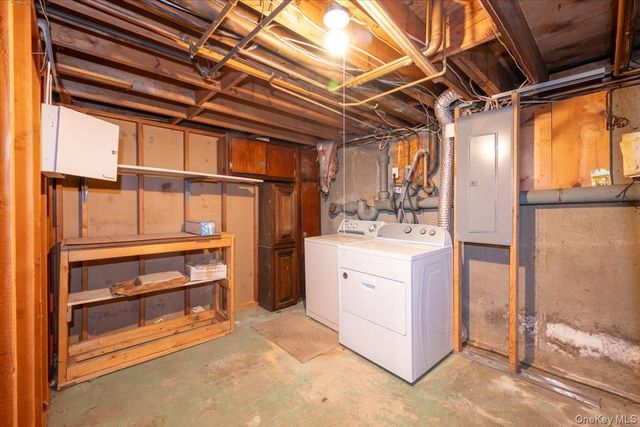 22 Oak Lane, Blue Point, NY 11715