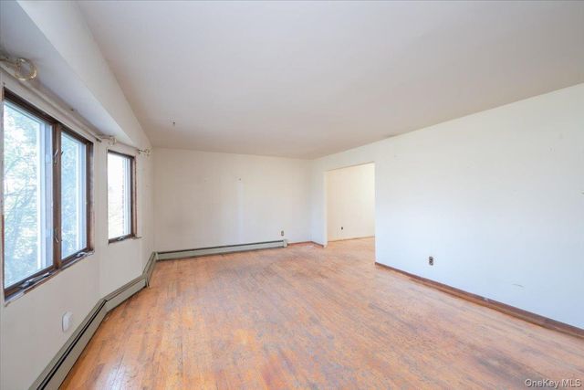 22 Oak Lane, Blue Point, NY 11715