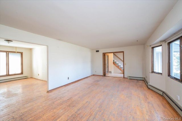 22 Oak Lane, Blue Point, NY 11715