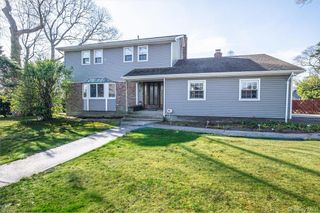 22 Oak Lane, Blue Point, NY 11715