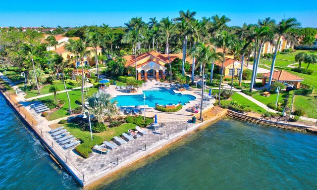 103 Yacht Club Way 205, Hypoluxo, FL 33462