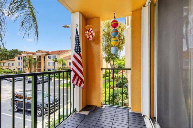 103 Yacht Club Way 205, Hypoluxo, FL 33462
