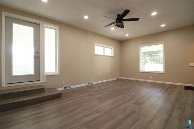 806 N Dakota Ave Avenue, Sioux Falls, SD 57104