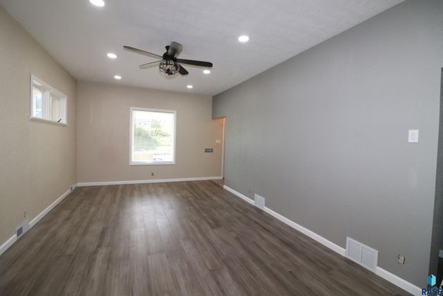 806 N Dakota Ave Avenue, Sioux Falls, SD 57104