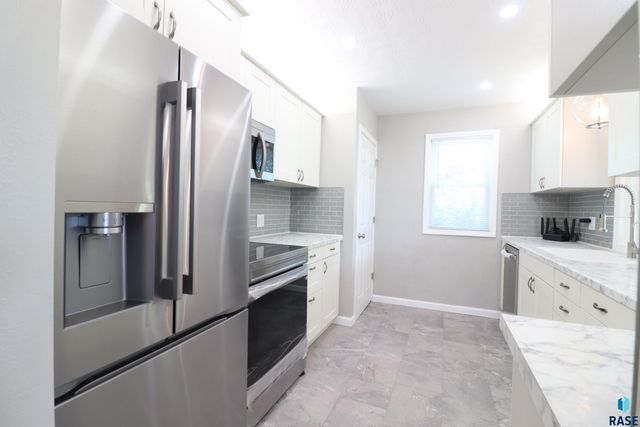 806 N Dakota Ave Avenue, Sioux Falls, SD 57104