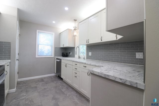 806 N Dakota Ave Avenue, Sioux Falls, SD 57104