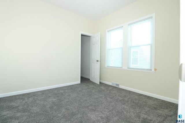 806 N Dakota Ave Avenue, Sioux Falls, SD 57104