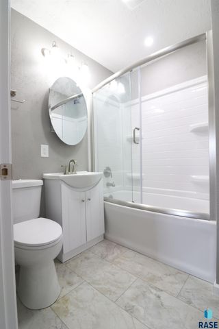 806 N Dakota Ave Avenue, Sioux Falls, SD 57104