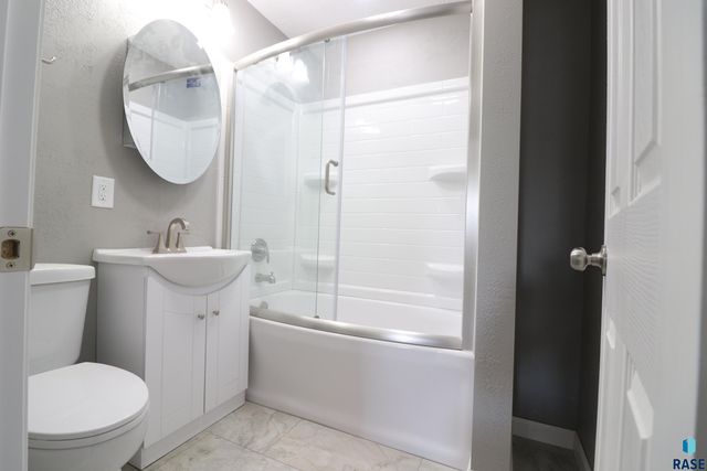 806 N Dakota Ave Avenue, Sioux Falls, SD 57104