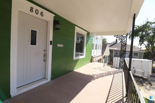 806 N Dakota Ave Avenue, Sioux Falls, SD 57104